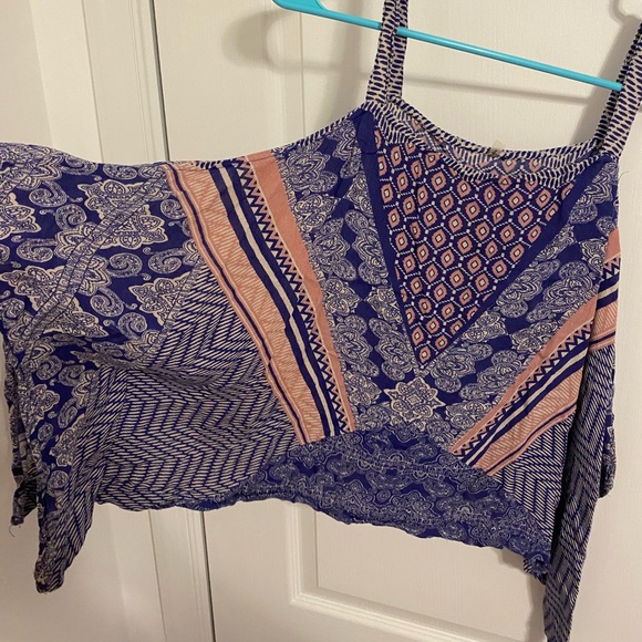 Tops - Super cute open shoulder blouse